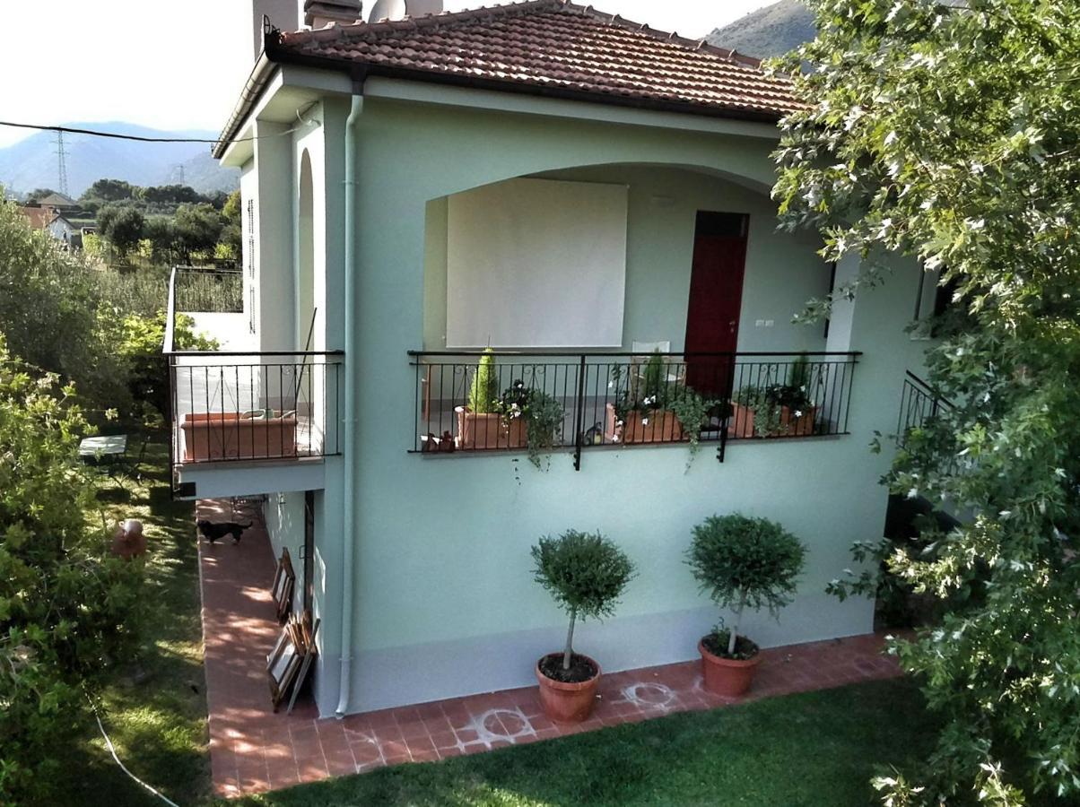 Independent Apartment With A Fabulous Patio - Casa Penny Cisano sul Neva Exterior photo